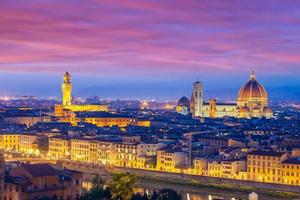 El Duomo y la ciudad de Florencia centro de la ciudad de Italia. foto