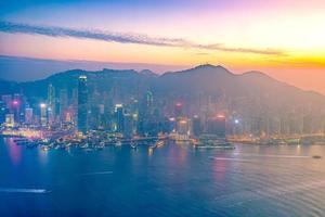 horizonte de la ciudad de hong kong con vista al puerto de victoria foto