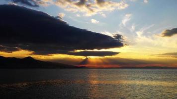 zonsondergang en de zee time-lapse video