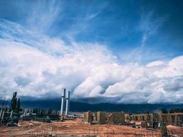 conjunto de construcción con dos grandes torres foto