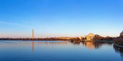 Jefferson Memorial y el Monumento a Washington, Washington DC, EE. foto