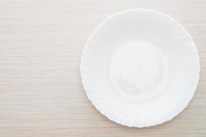 plato blanco vacio foto