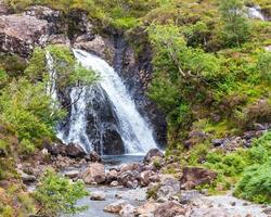 gran cascada en la isla de skye foto