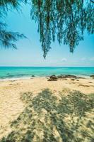 hermoso paraíso tropical playa y mar foto