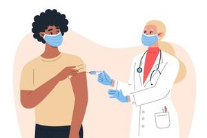 una doctora con una máscara y guantes hace una vacuna para un paciente masculino vector