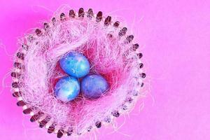 huevos de pascua en el nido