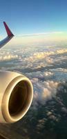 cielo nublado desde la vista de un avión foto