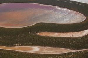 vista aérea de un lago salado foto