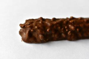 deliciosa barra de chocolate con nueces foto