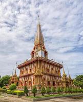 templo de wat cha long en phuket, tailandia foto