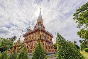 templo de wat cha long en phuket, tailandia foto