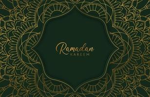 Fondo de Ramadán Kareem en estilo de lujo. Ilustración vectorial de diseño árabe verde oscuro con adornos de mandala de línea dorada para celebraciones del mes sagrado islámico. vector