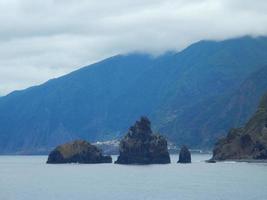 vista de la costa de madeira foto