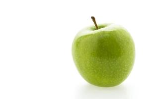 manzana verde aislada foto
