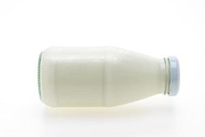 Vaso de botella de leche aislado sobre fondo blanco. foto