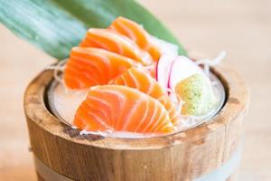sashimi de salmón fresco crudo foto