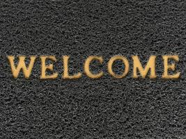 una alfombra de bienvenida que dice bienvenido