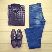 Hermoso conjunto de ropa y moda casual para hombres. foto
