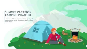 Banner para el diseño de campamento de verano en la naturaleza, un hombre está sentado cerca de una fogata junto a una carpa en el fondo de las montañas ilustración vectorial plana vector