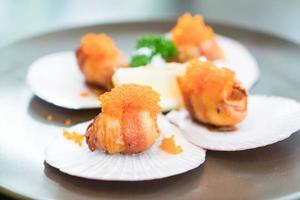 Scallops with bacon photo