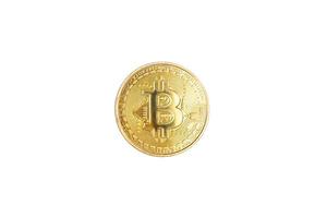 Bitcoin moneda de oro aislado sobre fondo blanco. foto