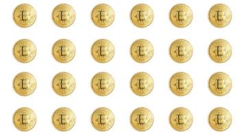 Grupo de monedas bitcoin aislado sobre fondo blanco. foto