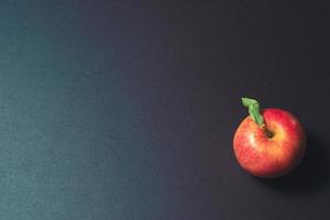 manzana roja con espacio de copia foto