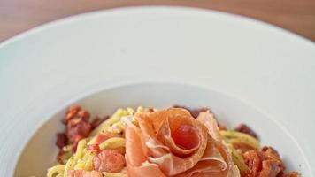 espaguetis con ají, aceite de oliva y tocino prosciutto video