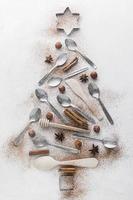árbol de navidad abstracto hecho con vajilla. resolución y hermosa foto de alta calidad