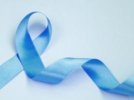vista anterior del concepto de cáncer con cinta azul. resolución y hermosa foto de alta calidad