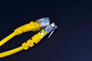 primer plano de cable de internet ethernet foto