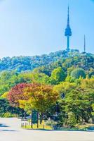 Torre de Seúl en la ciudad de Seúl, Corea del Sur foto