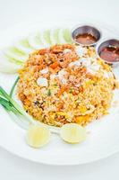arroz frito con carne de cangrejo foto
