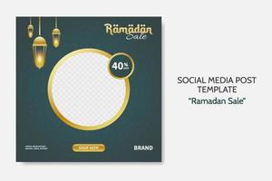 Plantilla de publicación de redes sociales de venta de Ramadán. publicidad de banner web con estilo de color verde y dorado para tarjetas de felicitación, cupones, eventos islámicos. vector