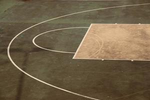 cancha de baloncesto de la calle en la calle foto