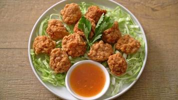 Boiled Shrimp Balls with Spicy Dipping Sauce video