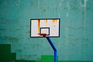 equipo deportivo de aro de baloncesto callejero foto