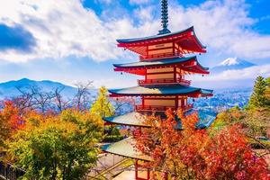 hermoso paisaje del mt. fuji de la pagoda chureito foto