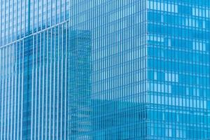 edificio de oficinas con patrón de ventana foto