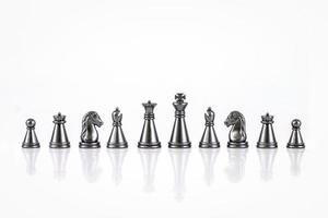 Conjunto de figuras de ajedrez aislado en el fondo blanco. foto