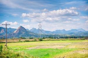 Vasto valle de Zambales en Filipinas con sus montañas en el bakground foto