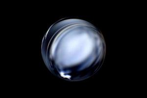 una esfera abstracta con un patrón borroso aislado sobre fondo negro. foto