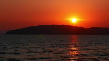 puesta de sol en el mar de andaman video