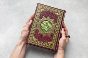 vista superior año nuevo islámico con libro de corán. concepto de fotografía hermosa de alta calidad y resolución