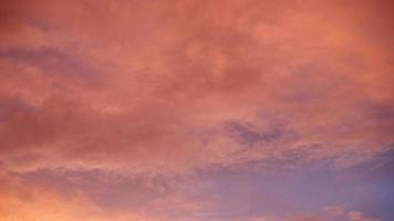 timelapse van wolken aan de hemel tijdens zonsondergang video