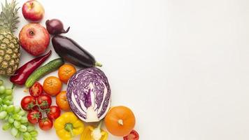 Vegetable arrangement with white space