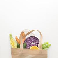 verduras en un bolso foto