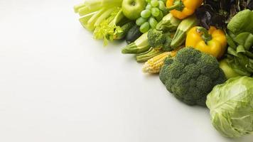 verduras verdes y amarillas foto