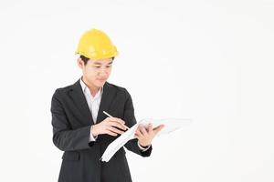 Ingeniero de construcción masculino asiático seguimiento del progreso de la construcción foto