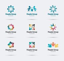 conjunto de logotipos sobre grupos de personas que se conectan vector